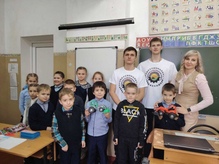 Амбассадоры в гостях у дошколят Свободинской школы.